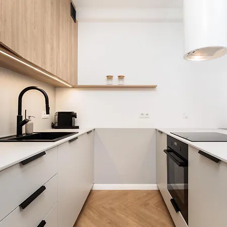 Daire Comfort Corner In - By Upstairs